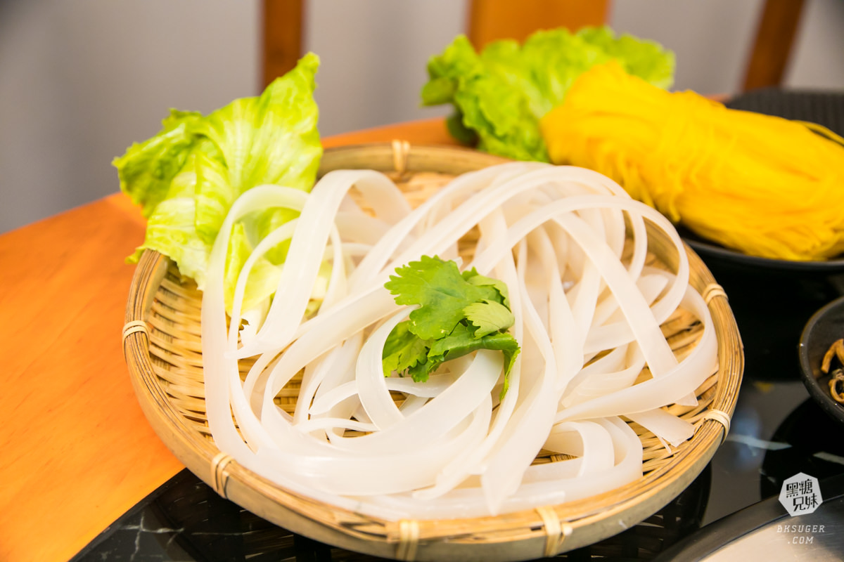 高雄異國美食|小媳婦鐵鍋燉|全台唯一的東北鐵鍋燉家鄉菜|哈爾濱美食原來長這樣 - 第36張圖 高雄異國美食|小媳婦鐵鍋燉|全台唯一的東北鐵鍋燉家鄉菜|哈爾濱美食原來長這樣