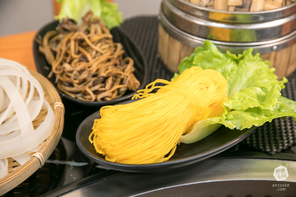 高雄異國美食|小媳婦鐵鍋燉|全台唯一的東北鐵鍋燉家鄉菜|哈爾濱美食原來長這樣 - 第34張圖 高雄異國美食|小媳婦鐵鍋燉|全台唯一的東北鐵鍋燉家鄉菜|哈爾濱美食原來長這樣