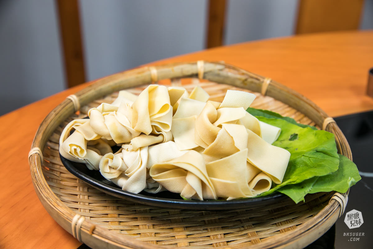 高雄異國美食|小媳婦鐵鍋燉|全台唯一的東北鐵鍋燉家鄉菜|哈爾濱美食原來長這樣 - 第38張圖 高雄異國美食|小媳婦鐵鍋燉|全台唯一的東北鐵鍋燉家鄉菜|哈爾濱美食原來長這樣