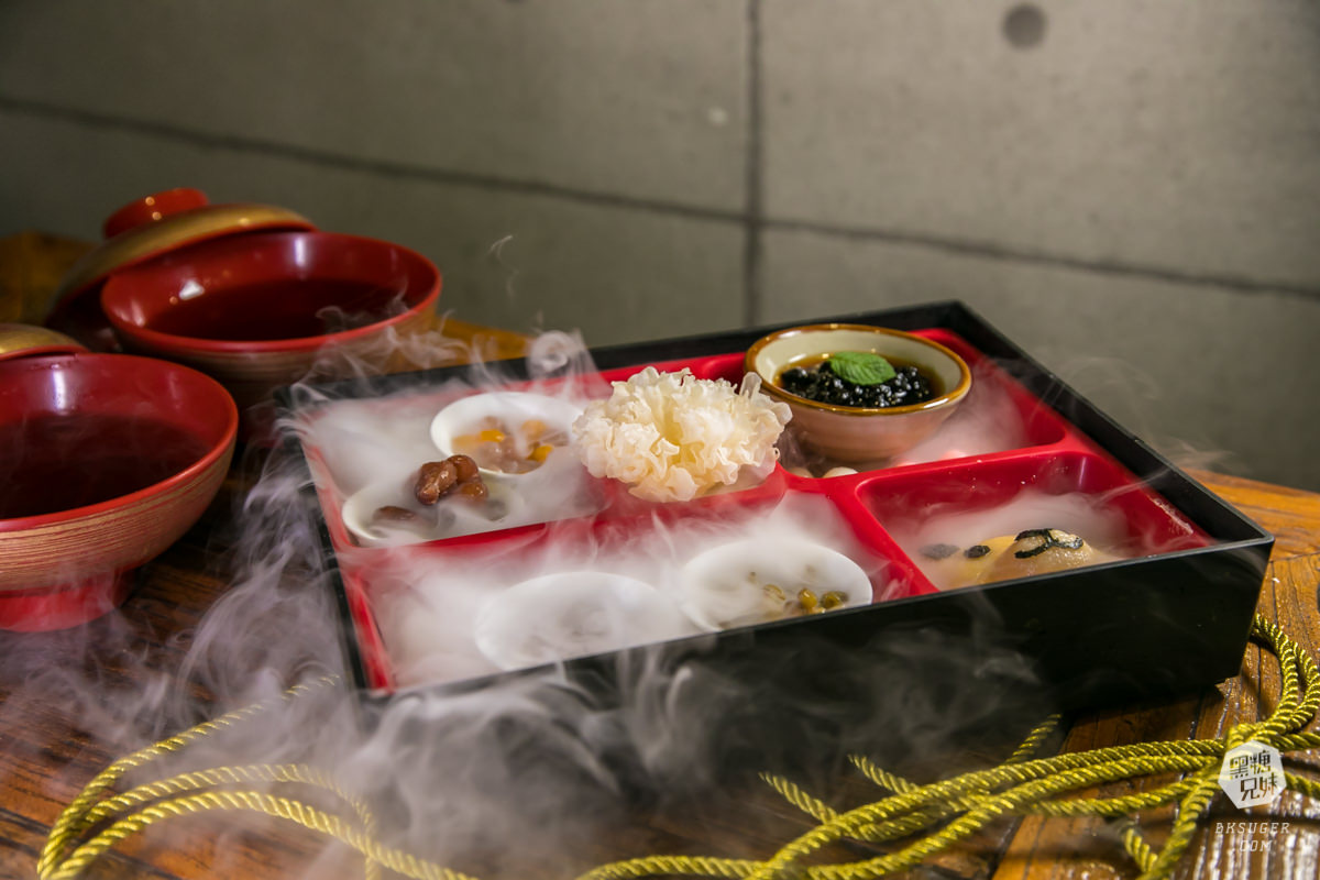 高雄美術館美食|山禾堂拉麵美術館店|樹幹叉燒拉麵1.8KG重磅登場!浮誇草莓山雲霧繚繞 - 第36張圖 高雄美術館美食|山禾堂拉麵美術館店|樹幹叉燒拉麵1.8KG重磅登場!浮誇草莓山雲霧繚繞