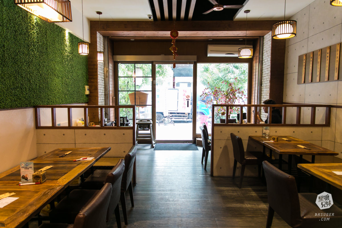 高雄美術館美食｜山禾堂拉麵美術館店｜樹幹叉燒拉麵1.8KG重磅登場！浮誇草莓山雲霧繚繞