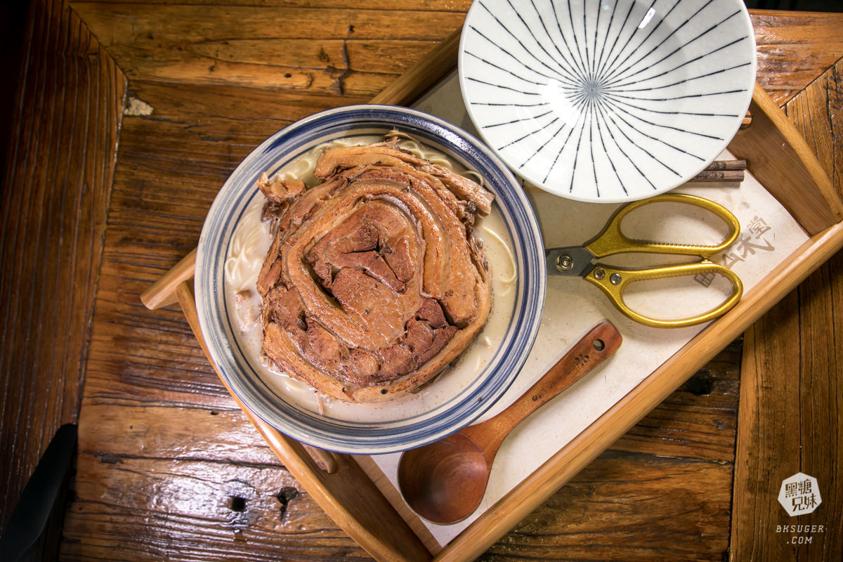 高雄美術館美食|山禾堂拉麵美術館店|樹幹叉燒拉麵1.8KG重磅登場!浮誇草莓山雲霧繚繞 - 第6張圖 高雄美術館美食|山禾堂拉麵美術館店|樹幹叉燒拉麵1.8KG重磅登場!浮誇草莓山雲霧繚繞