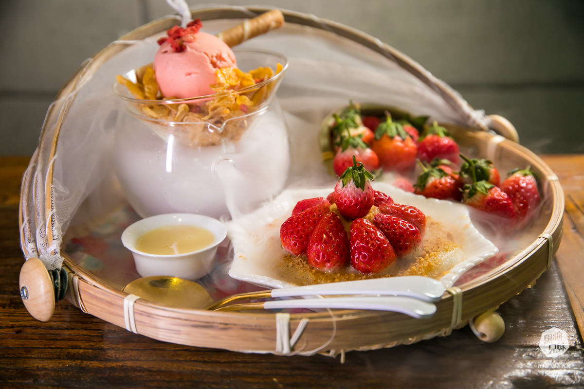 高雄美術館美食|山禾堂拉麵美術館店|樹幹叉燒拉麵1.8KG重磅登場!浮誇草莓山雲霧繚繞 - 第2張圖 高雄美術館美食|山禾堂拉麵美術館店|樹幹叉燒拉麵1.8KG重磅登場!浮誇草莓山雲霧繚繞