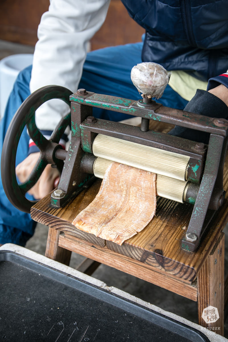 小琉球冰品-烏鬼洞雪花冰|柴燒桑葚醬雪花冰&現烤爆香魷魚腳|古早味的好滋味 - 第21張圖 小琉球冰品-烏鬼洞雪花冰|柴燒桑葚醬雪花冰&現烤爆香魷魚腳|古早味的好滋味