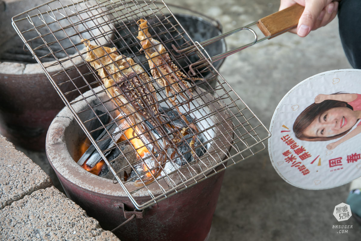 小琉球冰品-烏鬼洞雪花冰|柴燒桑葚醬雪花冰&現烤爆香魷魚腳|古早味的好滋味 - 第28張圖 小琉球冰品-烏鬼洞雪花冰|柴燒桑葚醬雪花冰&現烤爆香魷魚腳|古早味的好滋味