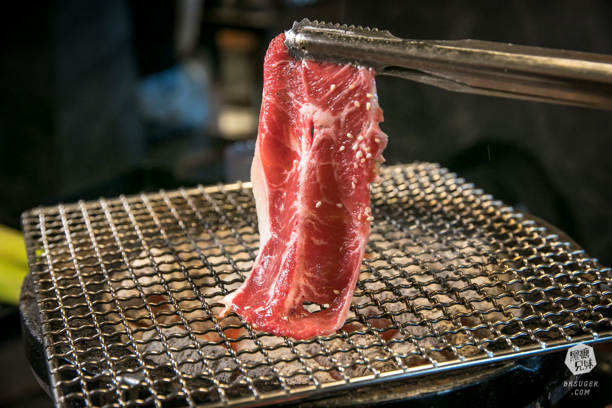 新崛江燒肉吃到飽推薦｜田季發爺-高雄中山店｜放題燒肉搭配魔法學院造景聚會必推