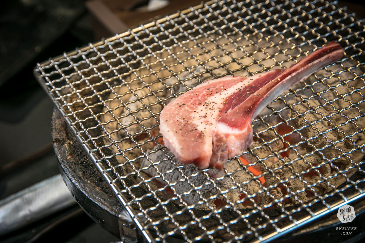 新崛江燒肉吃到飽推薦｜田季發爺-高雄中山店｜放題燒肉搭配魔法學院造景聚會必推