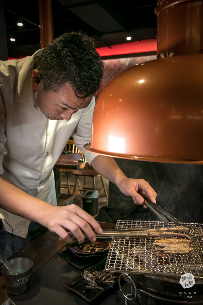 新崛江燒肉吃到飽推薦｜田季發爺-高雄中山店｜放題燒肉搭配魔法學院造景聚會必推