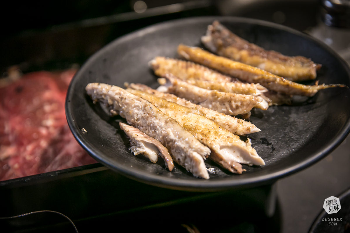 新崛江燒肉吃到飽推薦｜田季發爺-高雄中山店｜放題燒肉搭配魔法學院造景聚會必推