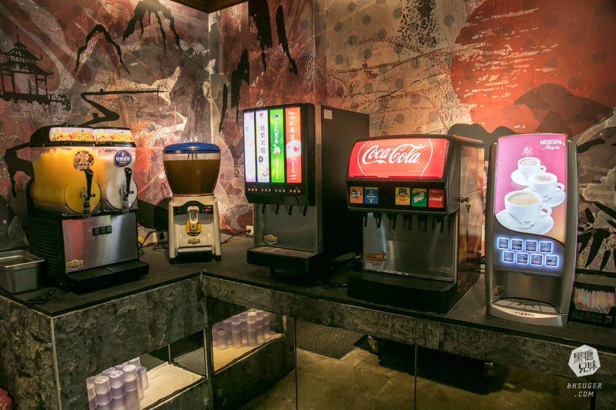 新崛江燒肉吃到飽推薦｜田季發爺-高雄中山店｜放題燒肉搭配魔法學院造景聚會必推