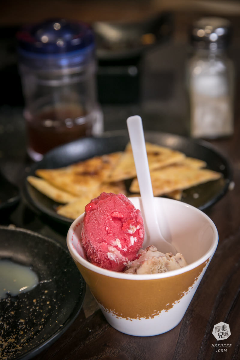 新崛江燒肉吃到飽推薦｜田季發爺-高雄中山店｜放題燒肉搭配魔法學院造景聚會必推