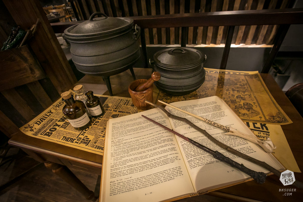 新崛江燒肉吃到飽推薦｜田季發爺-高雄中山店｜放題燒肉搭配魔法學院造景聚會必推