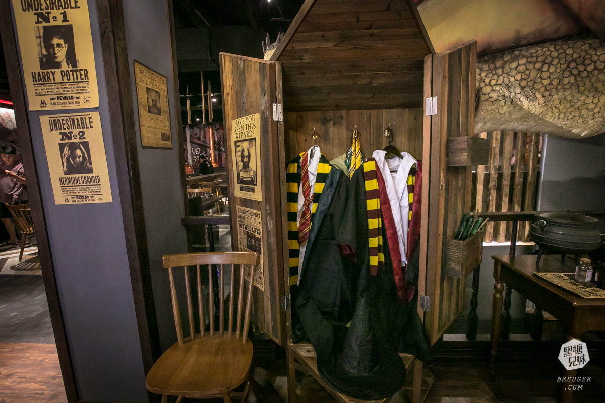 新崛江燒肉吃到飽推薦｜田季發爺-高雄中山店｜放題燒肉搭配魔法學院造景聚會必推