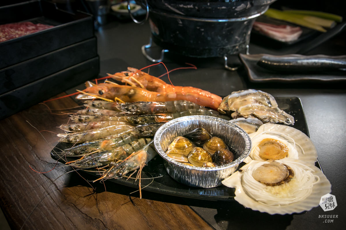 新崛江燒肉吃到飽推薦｜田季發爺-高雄中山店｜放題燒肉搭配魔法學院造景聚會必推