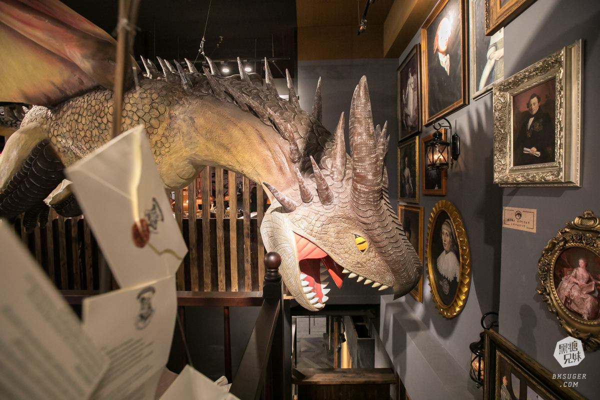 新崛江燒肉吃到飽推薦｜田季發爺-高雄中山店｜放題燒肉搭配魔法學院造景聚會必推