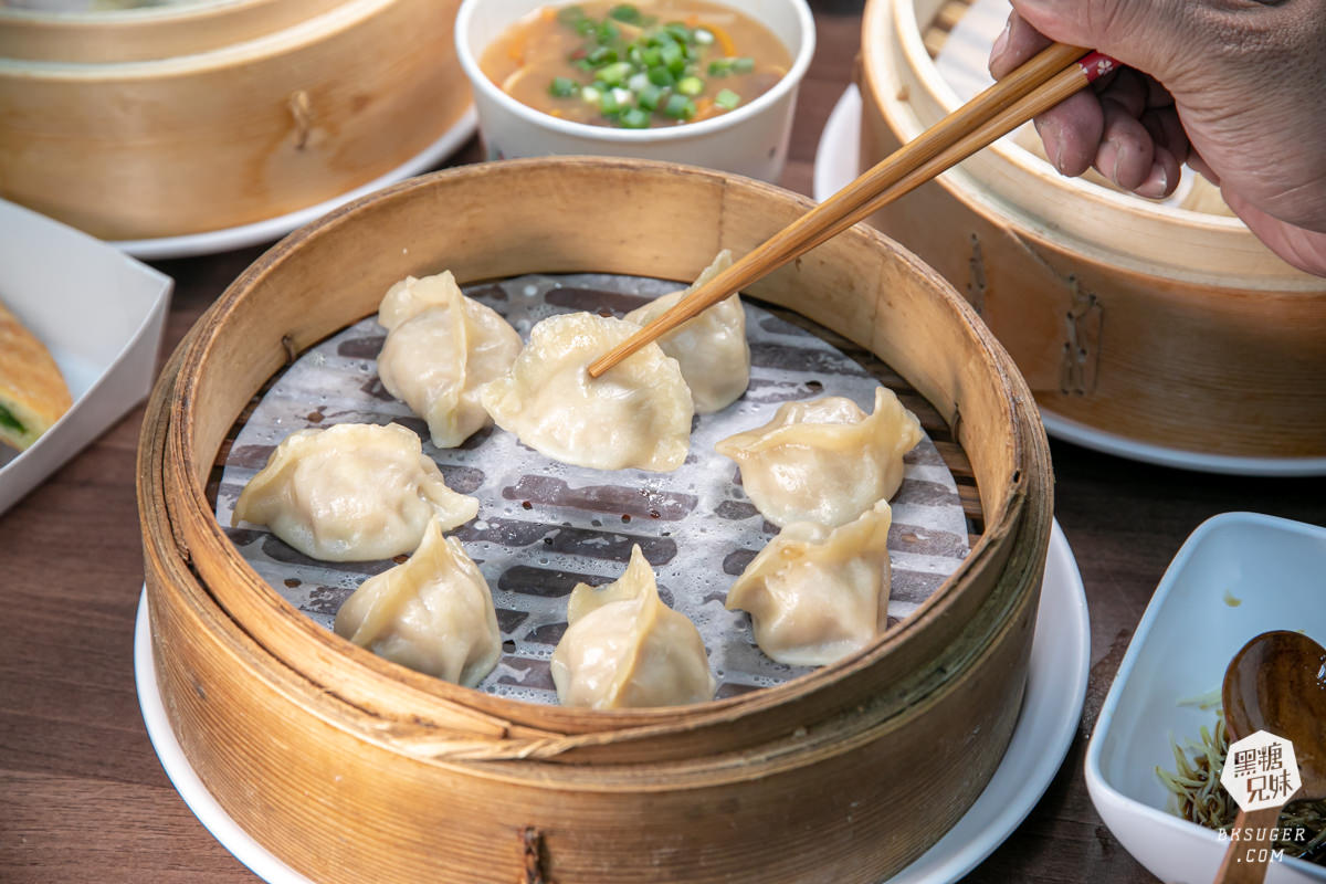 老正興館金牌蔥油餅｜多汁小籠包、金牌蔥油餅、捲餅必吃｜六合夜市商圈後方美食推薦