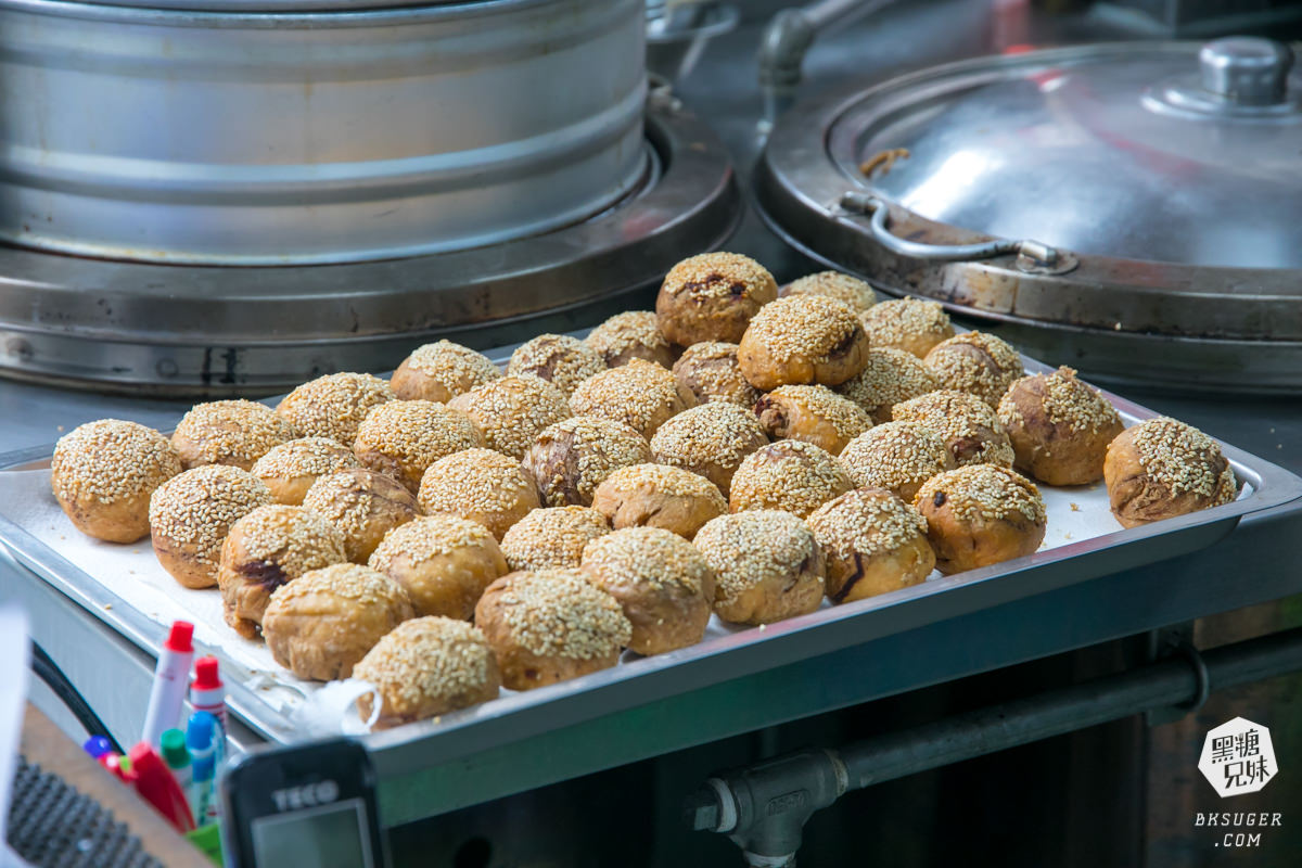 老正興館金牌蔥油餅|多汁小籠包、金牌蔥油餅、捲餅必吃|六合夜市商圈後方美食推薦 - 第2張圖 老正興館金牌蔥油餅|多汁小籠包、金牌蔥油餅、捲餅必吃|六合夜市商圈後方美食推薦