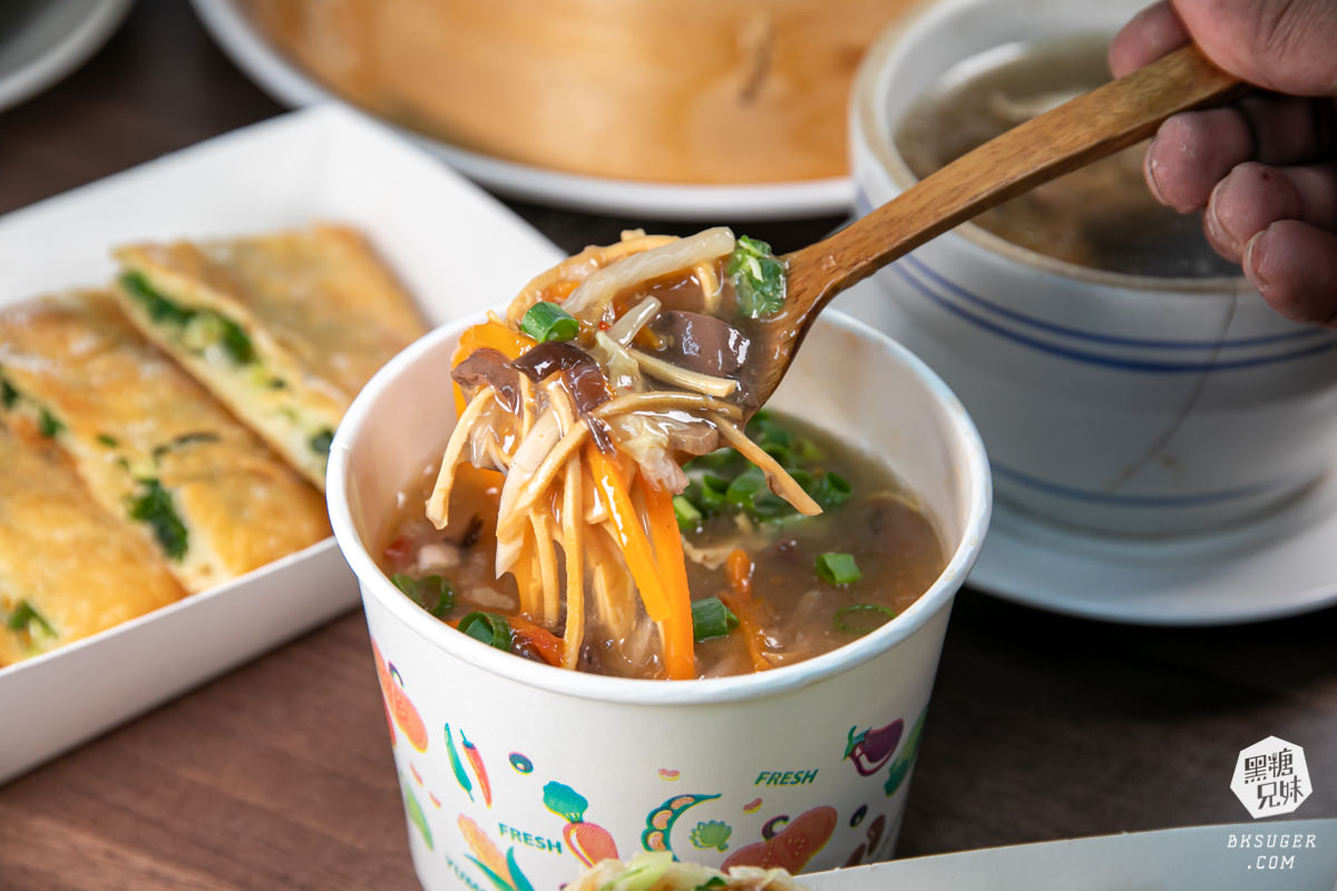 老正興館金牌蔥油餅|多汁小籠包、金牌蔥油餅、捲餅必吃|六合夜市商圈後方美食推薦 - 第24張圖 老正興館金牌蔥油餅|多汁小籠包、金牌蔥油餅、捲餅必吃|六合夜市商圈後方美食推薦