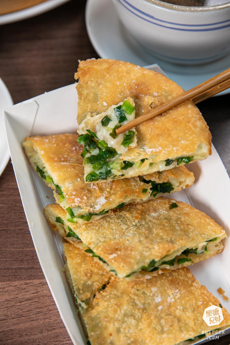 老正興館金牌蔥油餅|多汁小籠包、金牌蔥油餅、捲餅必吃|六合夜市商圈後方美食推薦 - 第17張圖 老正興館金牌蔥油餅|多汁小籠包、金牌蔥油餅、捲餅必吃|六合夜市商圈後方美食推薦