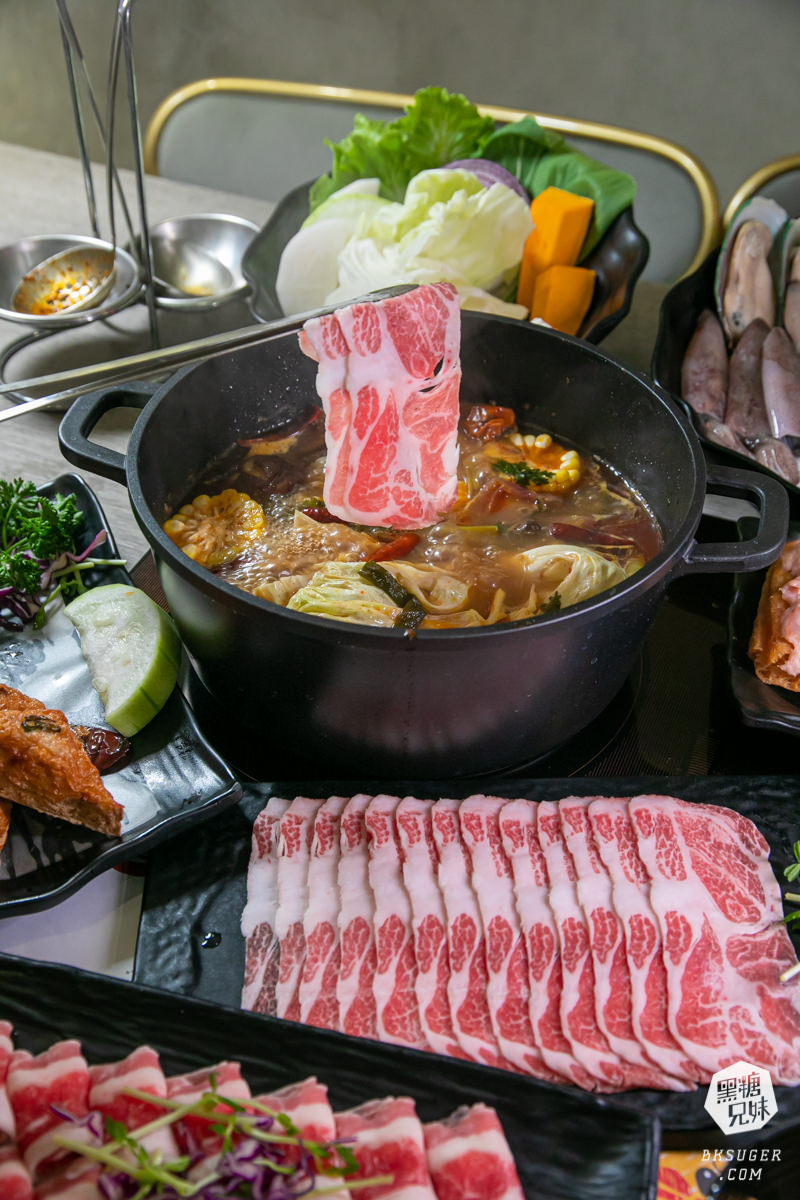 高雄火鍋推薦｜聞雞起爐 港式麻辣雞煲火鍋-文衡店｜一鍋2吃讓人最愛美味的乾鍋＋火鍋吃法｜香辣夠勁