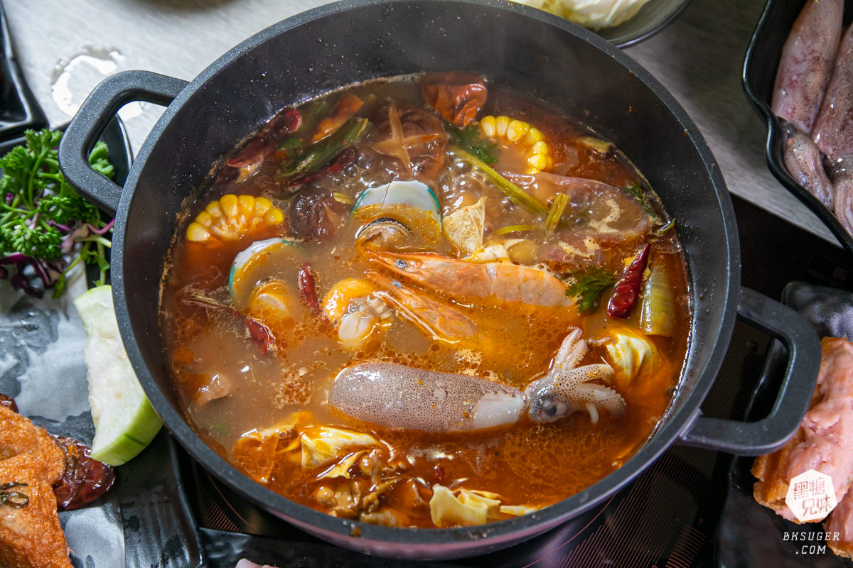 高雄火鍋推薦｜聞雞起爐 港式麻辣雞煲火鍋-文衡店｜一鍋2吃讓人最愛美味的乾鍋＋火鍋吃法｜香辣夠勁