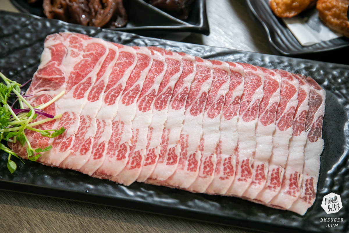 高雄火鍋推薦｜聞雞起爐 港式麻辣雞煲火鍋-文衡店｜一鍋2吃讓人最愛美味的乾鍋＋火鍋吃法｜香辣夠勁