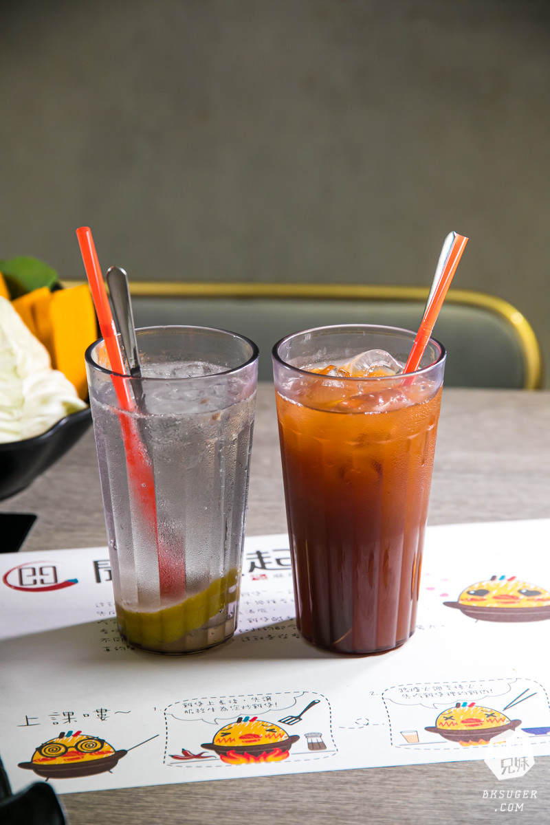 高雄火鍋推薦｜聞雞起爐 港式麻辣雞煲火鍋-文衡店｜一鍋2吃讓人最愛美味的乾鍋＋火鍋吃法｜香辣夠勁