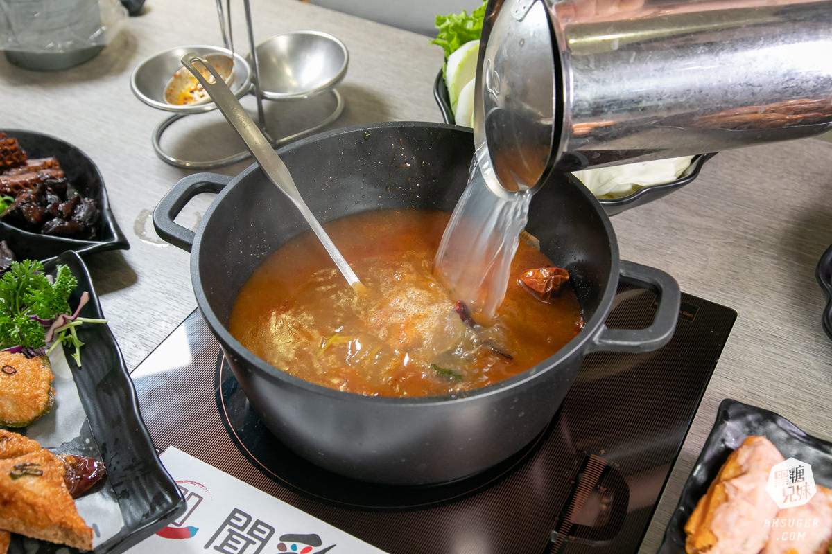 高雄火鍋推薦｜聞雞起爐 港式麻辣雞煲火鍋-文衡店｜一鍋2吃讓人最愛美味的乾鍋＋火鍋吃法｜香辣夠勁