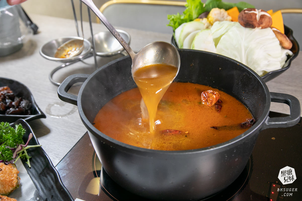 高雄火鍋推薦｜聞雞起爐 港式麻辣雞煲火鍋-文衡店｜一鍋2吃讓人最愛美味的乾鍋＋火鍋吃法｜香辣夠勁