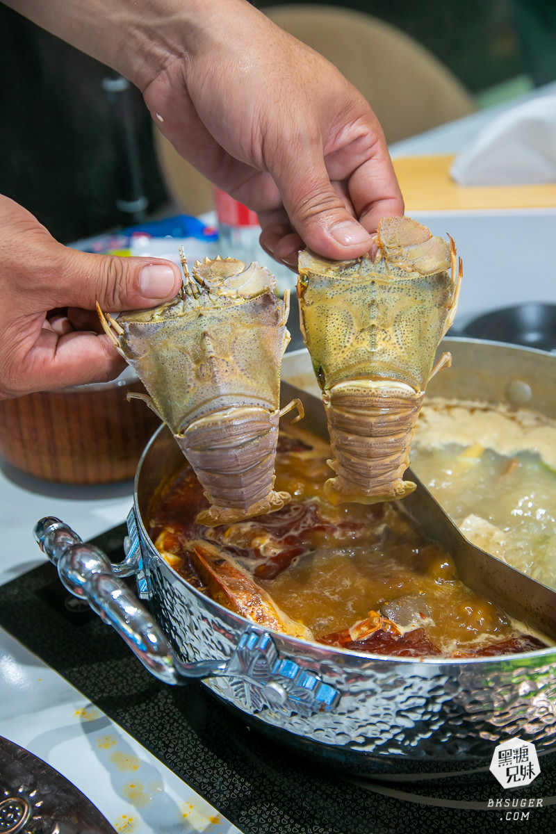 高雄母親節聚餐|花花世界鍋物高雄左營旗艦店|聚餐火鍋推薦|超狂活體龍蝦11種海鮮豪邁上桌 - 第41張圖 高雄母親節聚餐|花花世界鍋物高雄左營旗艦店|聚餐火鍋推薦|超狂活體龍蝦11種海鮮豪邁上桌