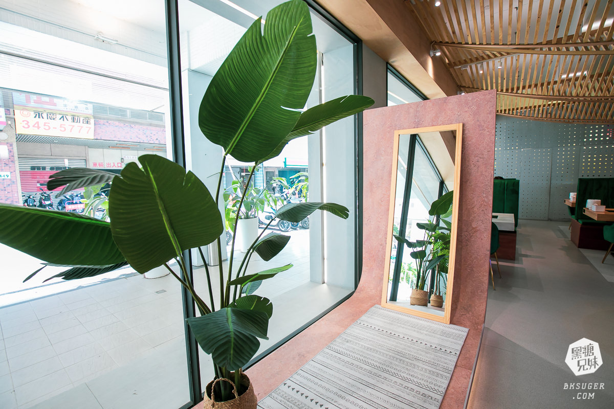 高雄母親節聚餐|花花世界鍋物高雄左營旗艦店|聚餐火鍋推薦|超狂活體龍蝦11種海鮮豪邁上桌 - 第6張圖 高雄母親節聚餐|花花世界鍋物高雄左營旗艦店|聚餐火鍋推薦|超狂活體龍蝦11種海鮮豪邁上桌