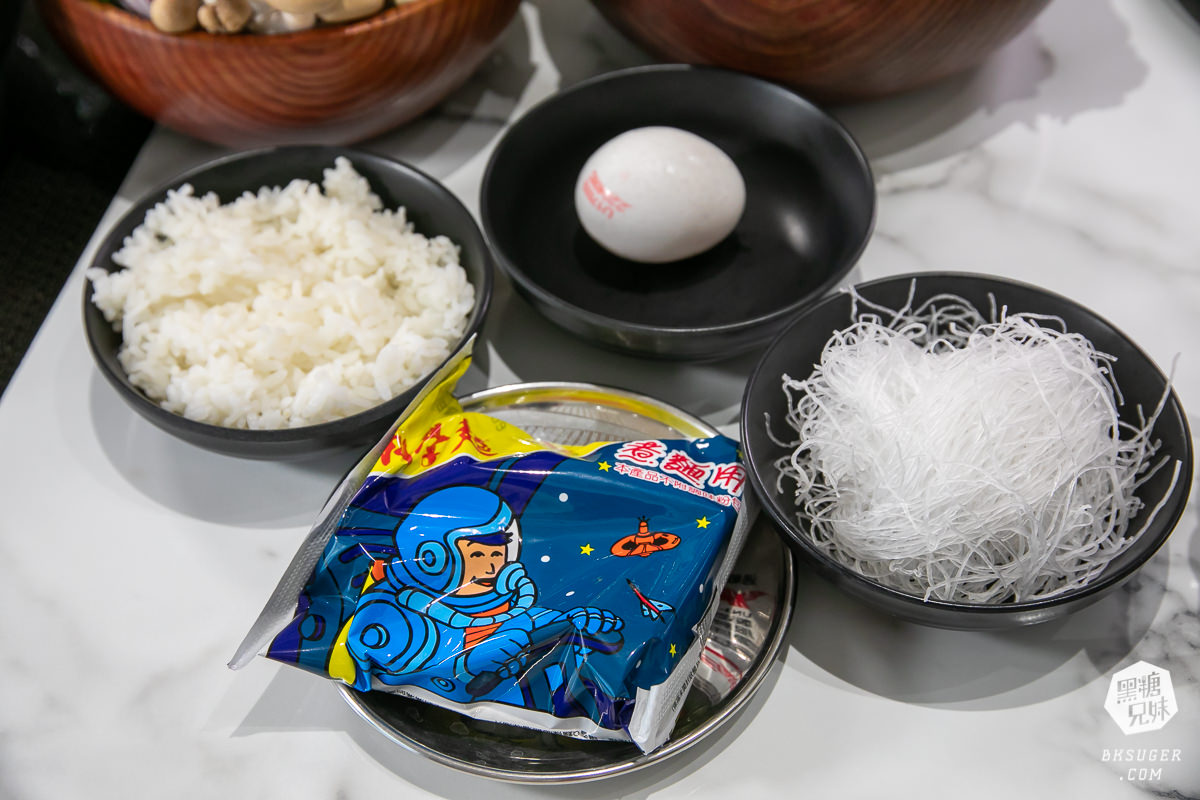 高雄母親節聚餐|花花世界鍋物高雄左營旗艦店|聚餐火鍋推薦|超狂活體龍蝦11種海鮮豪邁上桌 - 第23張圖 高雄母親節聚餐|花花世界鍋物高雄左營旗艦店|聚餐火鍋推薦|超狂活體龍蝦11種海鮮豪邁上桌