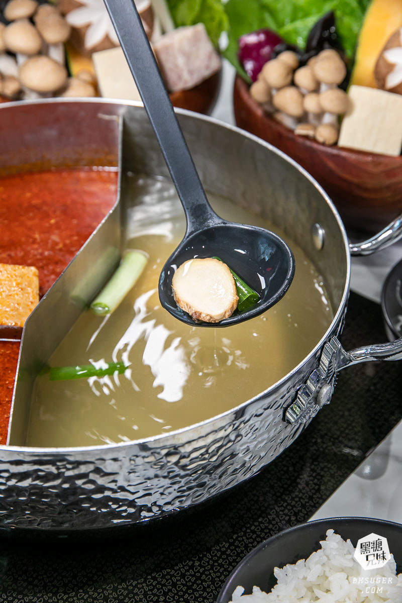 高雄母親節聚餐|花花世界鍋物高雄左營旗艦店|聚餐火鍋推薦|超狂活體龍蝦11種海鮮豪邁上桌 - 第17張圖 高雄母親節聚餐|花花世界鍋物高雄左營旗艦店|聚餐火鍋推薦|超狂活體龍蝦11種海鮮豪邁上桌