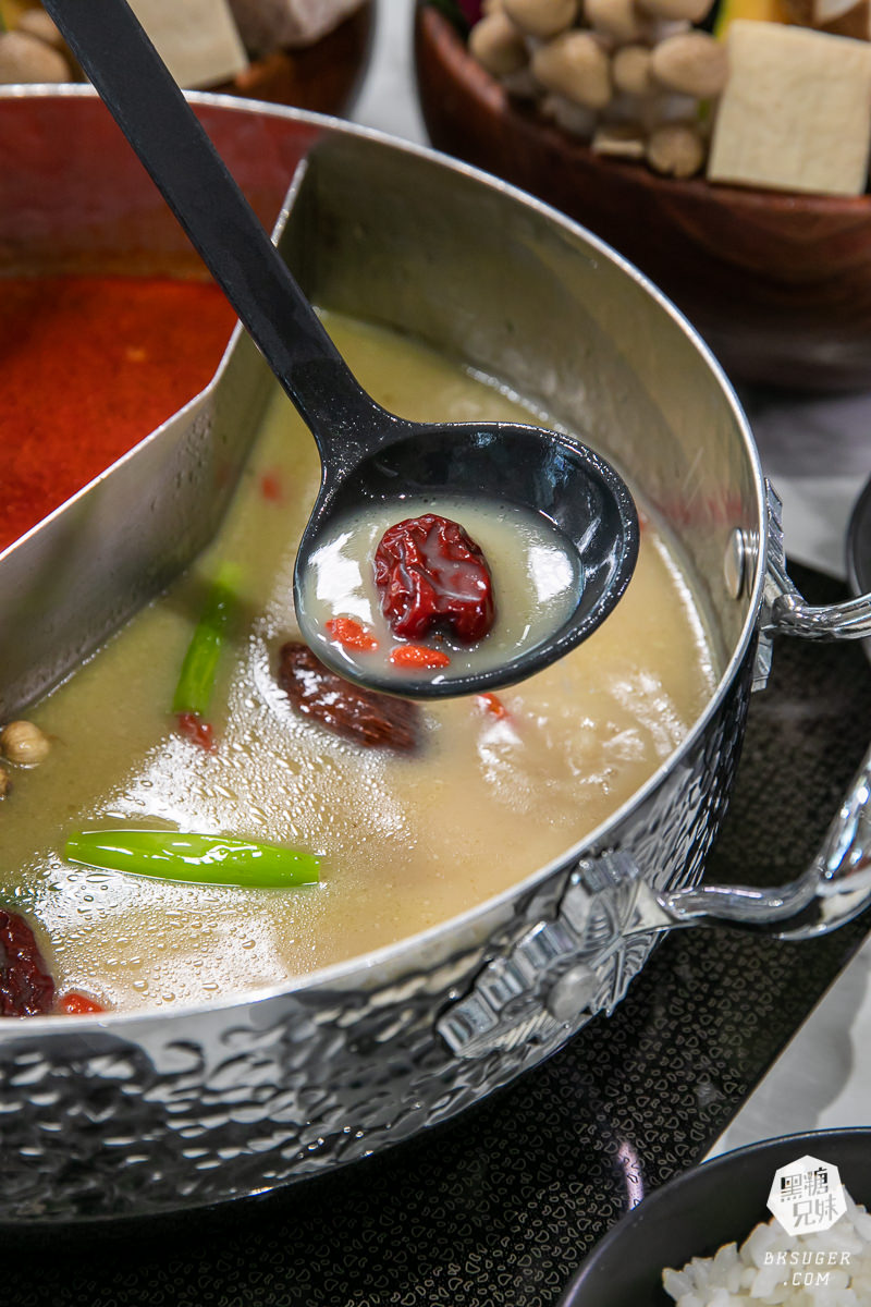 高雄母親節聚餐|花花世界鍋物高雄左營旗艦店|聚餐火鍋推薦|超狂活體龍蝦11種海鮮豪邁上桌 - 第20張圖 高雄母親節聚餐|花花世界鍋物高雄左營旗艦店|聚餐火鍋推薦|超狂活體龍蝦11種海鮮豪邁上桌