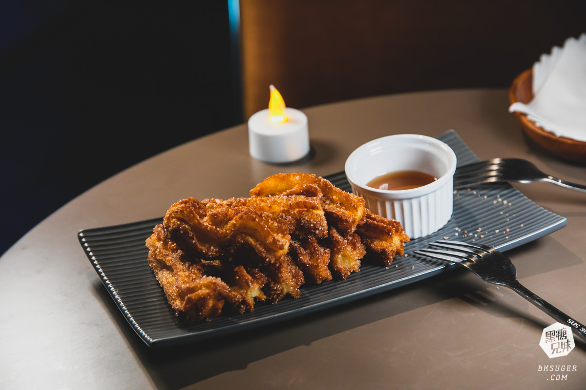 西門町酒吧推薦｜Nonsense Cafe & Bar 無心戒酒互助會-武昌分會｜調酒吧好喝、有陽台、彩虹友善酒吧