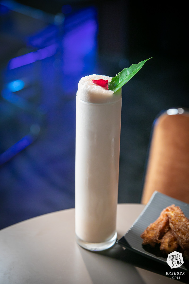 西門町酒吧推薦｜Nonsense Cafe & Bar 無心戒酒互助會-武昌分會｜調酒吧好喝、有陽台、彩虹友善酒吧