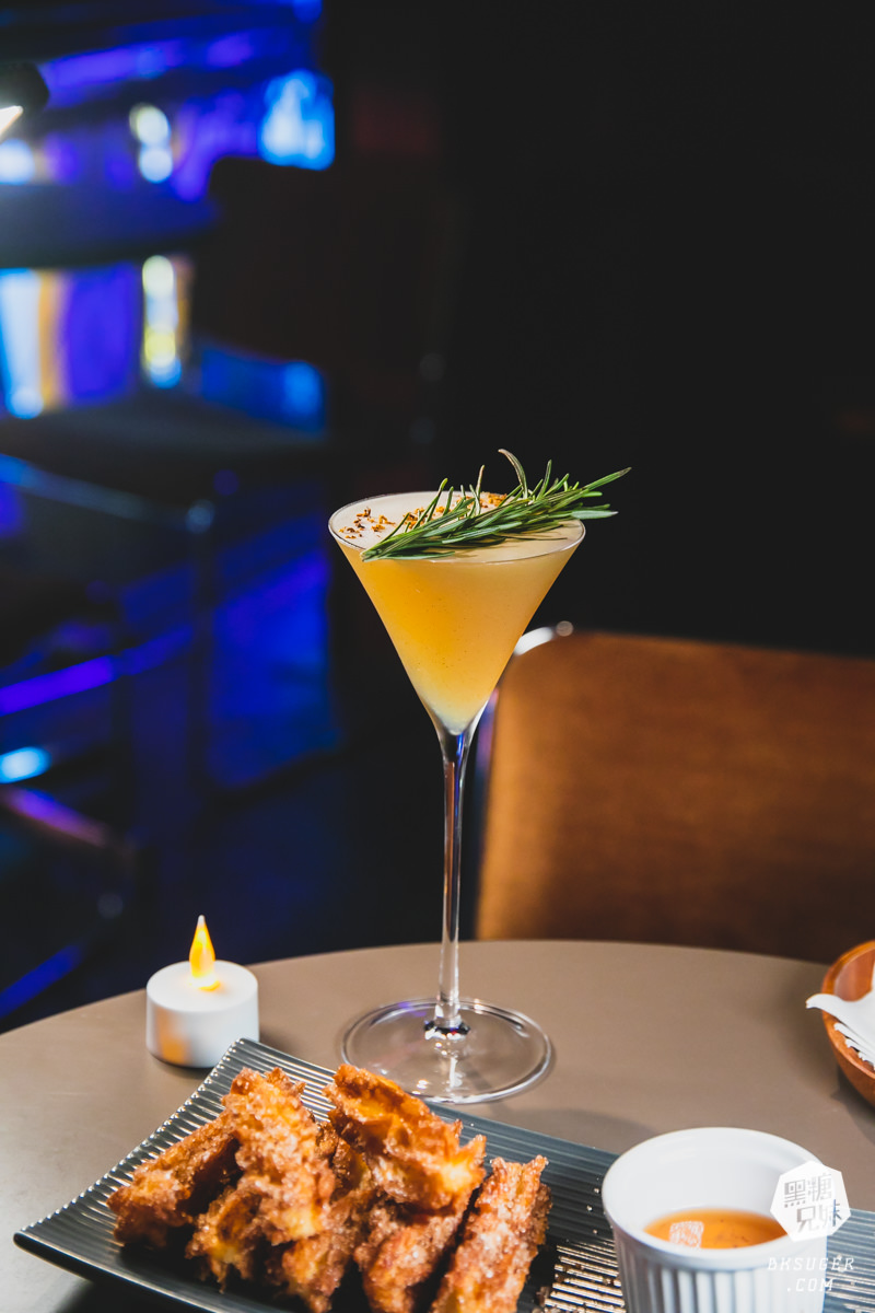 西門町酒吧推薦｜Nonsense Cafe & Bar 無心戒酒互助會-武昌分會｜調酒吧好喝、有陽台、彩虹友善酒吧