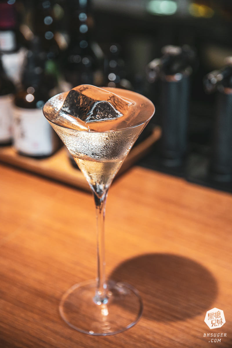 西門町酒吧推薦｜Nonsense Cafe & Bar 無心戒酒互助會-武昌分會｜調酒吧好喝、有陽台、彩虹友善酒吧