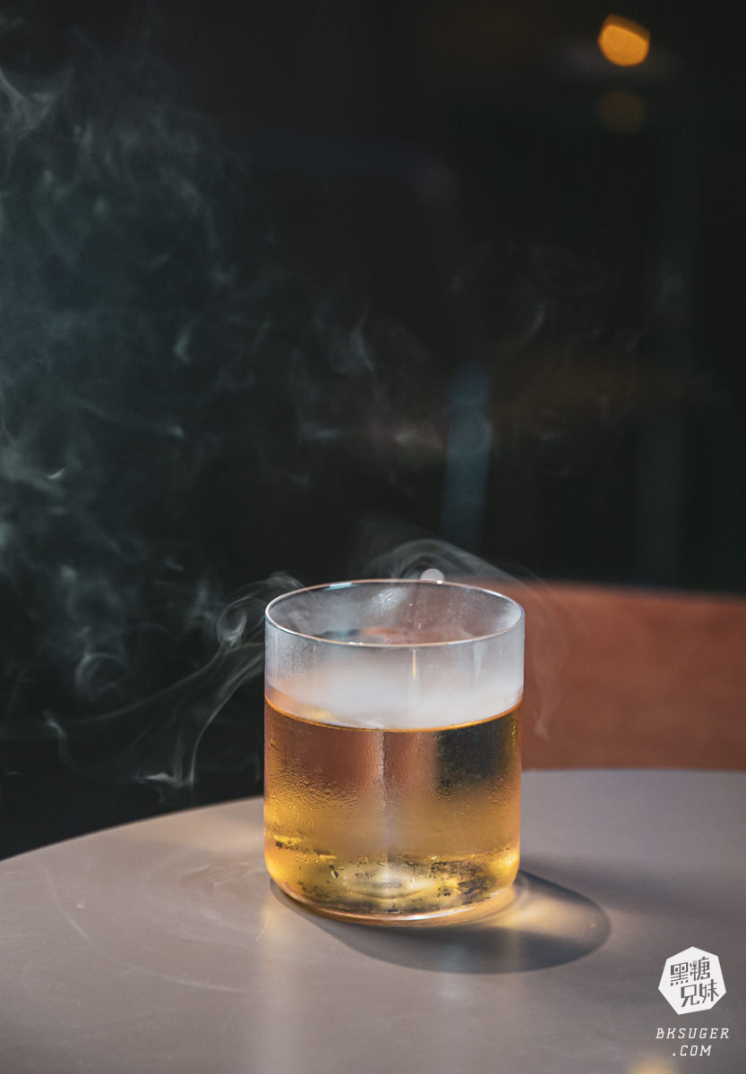 西門町酒吧推薦｜Nonsense Cafe & Bar 無心戒酒互助會-武昌分會｜調酒吧好喝、有陽台、彩虹友善酒吧