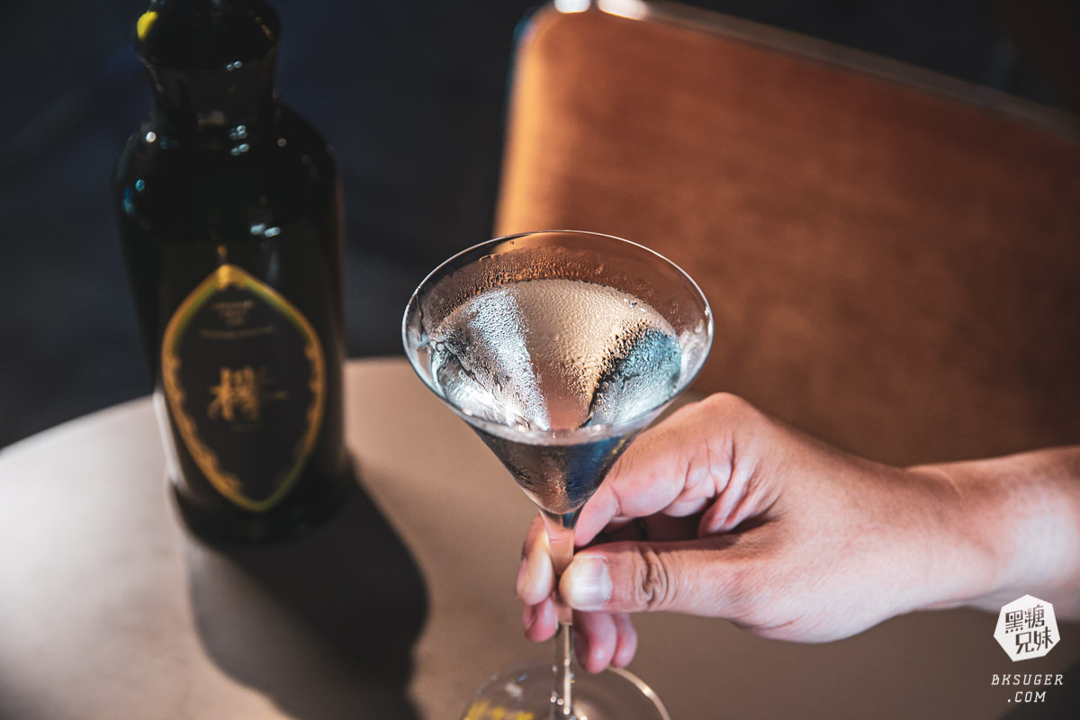 西門町酒吧推薦｜Nonsense Cafe & Bar 無心戒酒互助會-武昌分會｜調酒吧好喝、有陽台、彩虹友善酒吧