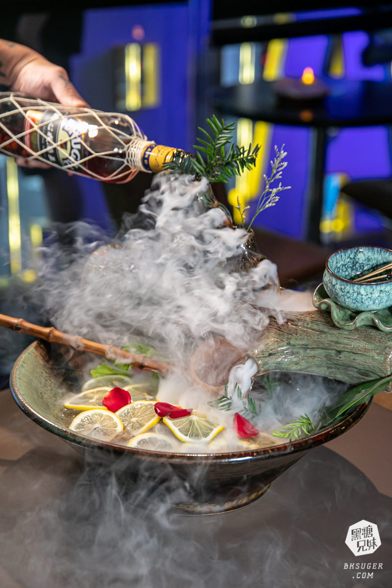 西門町酒吧推薦｜Nonsense Cafe & Bar 無心戒酒互助會-武昌分會｜調酒吧好喝、有陽台、彩虹友善酒吧