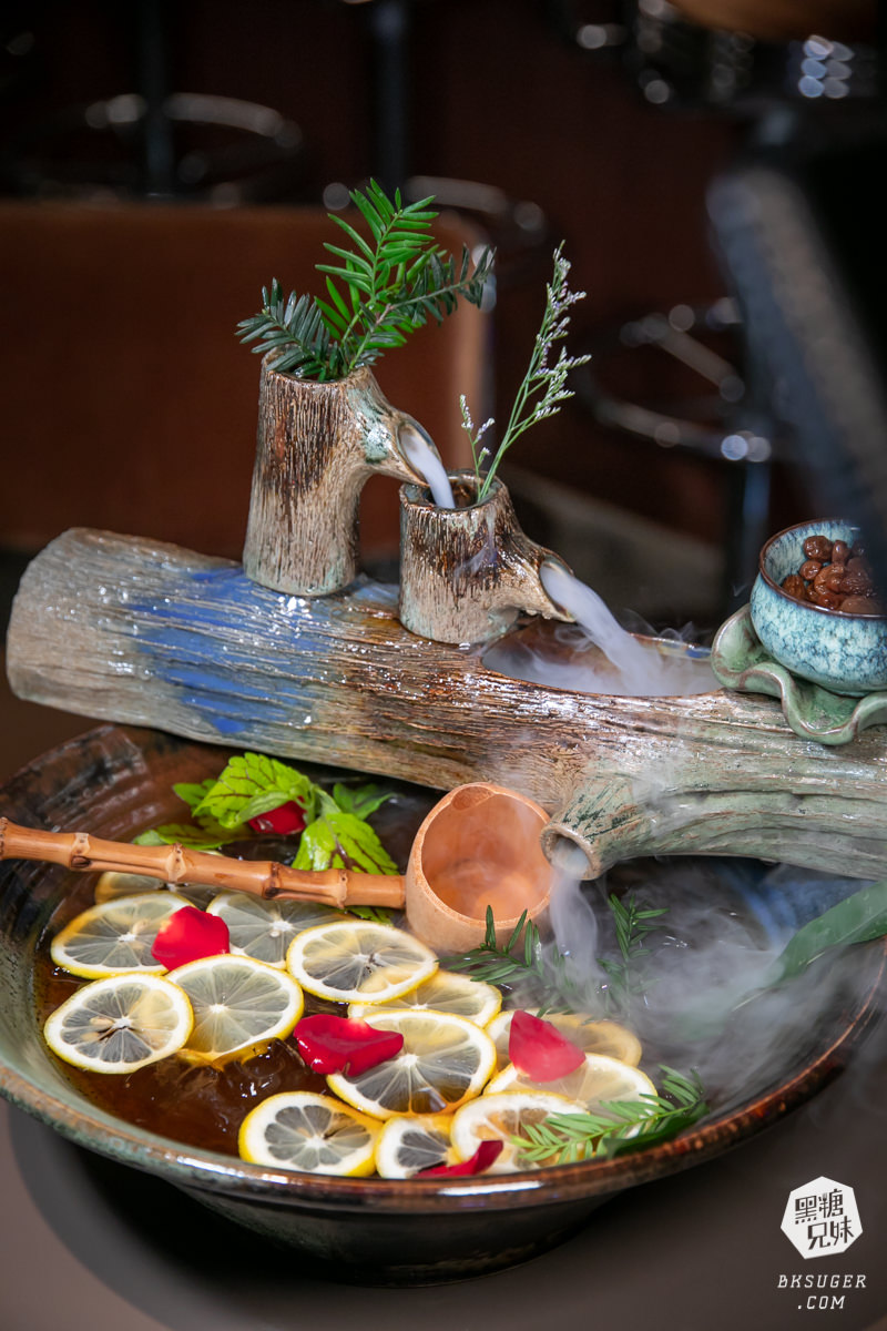 西門町酒吧推薦｜Nonsense Cafe & Bar 無心戒酒互助會-武昌分會｜調酒吧好喝、有陽台、彩虹友善酒吧