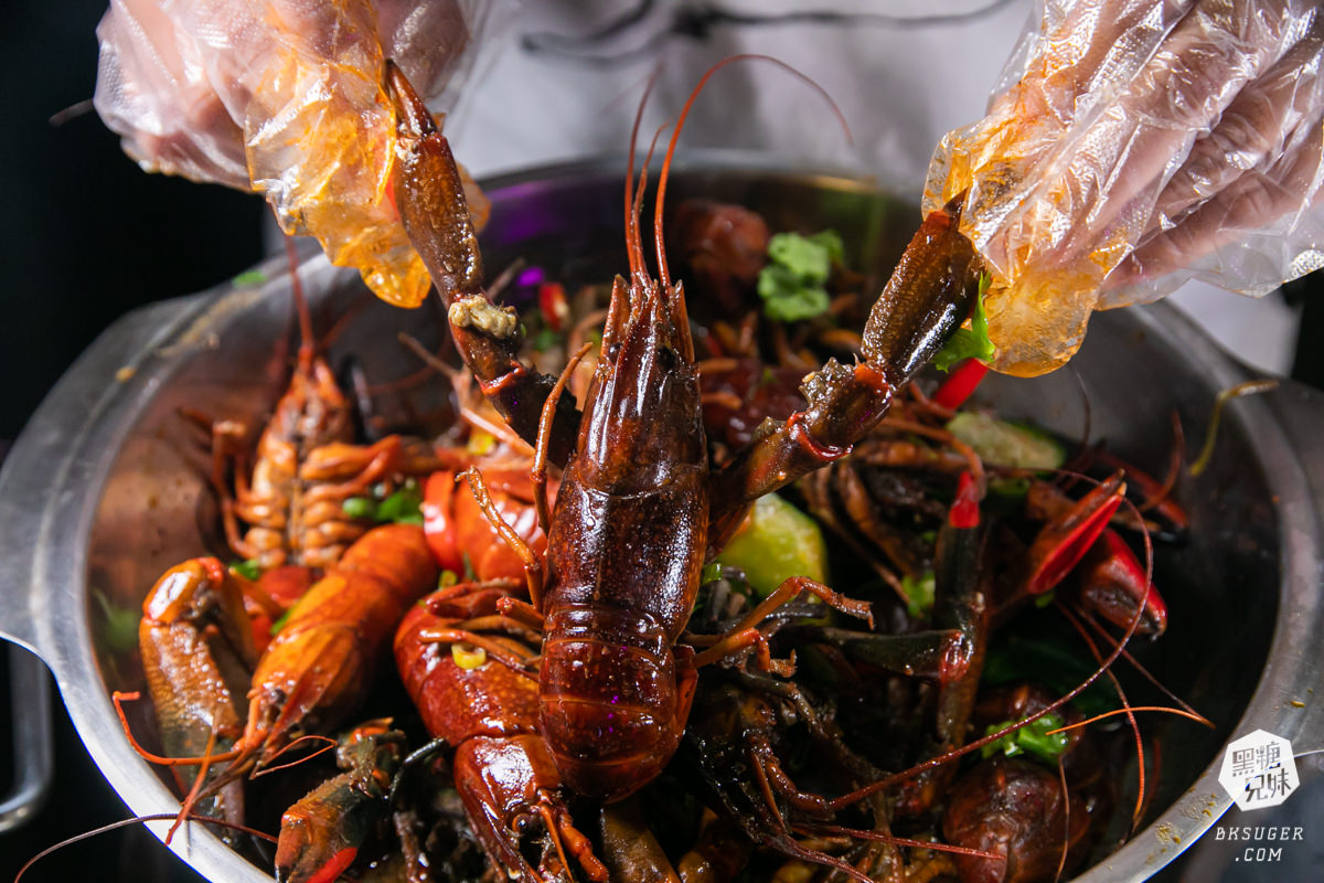 賣烤魚的-高雄宵夜2024必吃｜新菜色起士麻辣烤魚＋麻辣小龍蝦＆跳跳蛙｜夜晚聚會食尚玩家推薦