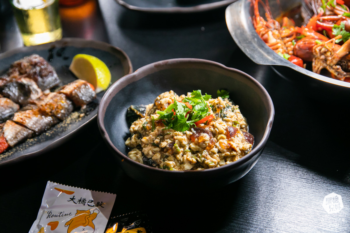 賣烤魚的-高雄宵夜2024必吃｜新菜色起士麻辣烤魚＋麻辣小龍蝦＆跳跳蛙｜夜晚聚會食尚玩家推薦