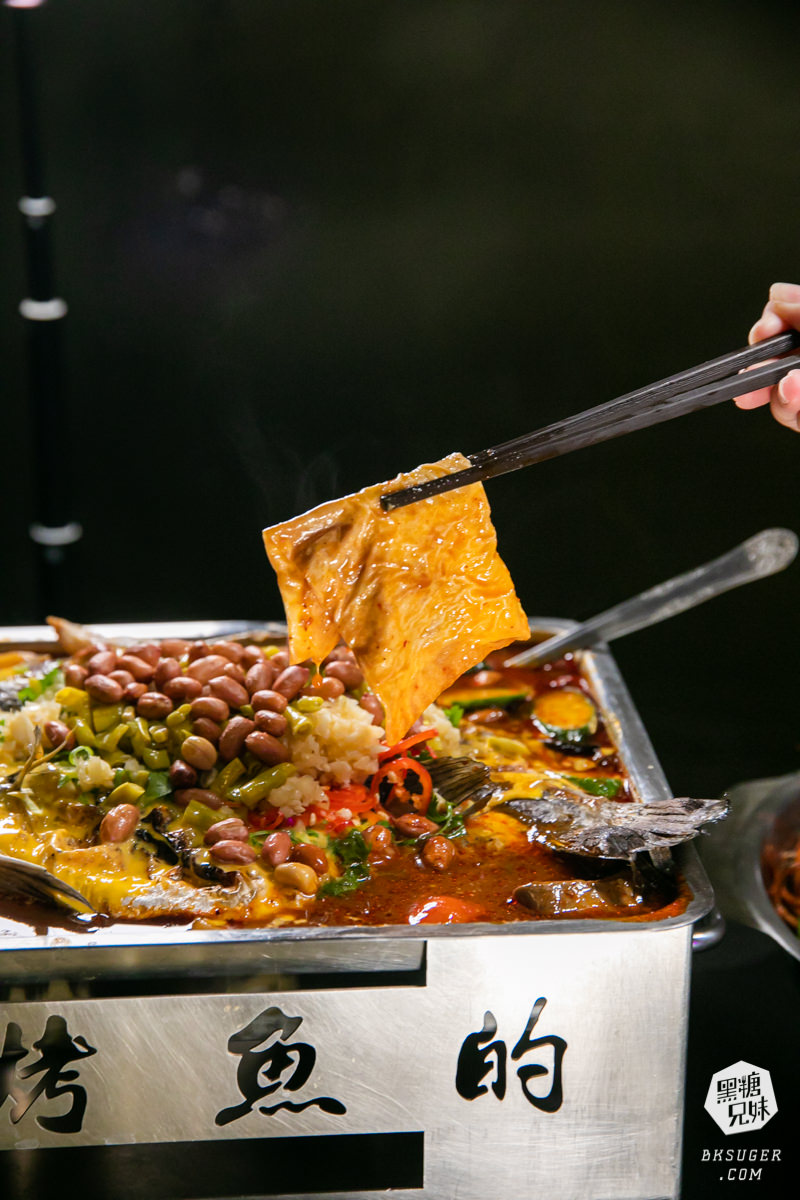 賣烤魚的-高雄宵夜2024必吃｜新菜色起士麻辣烤魚＋麻辣小龍蝦＆跳跳蛙｜夜晚聚會食尚玩家推薦