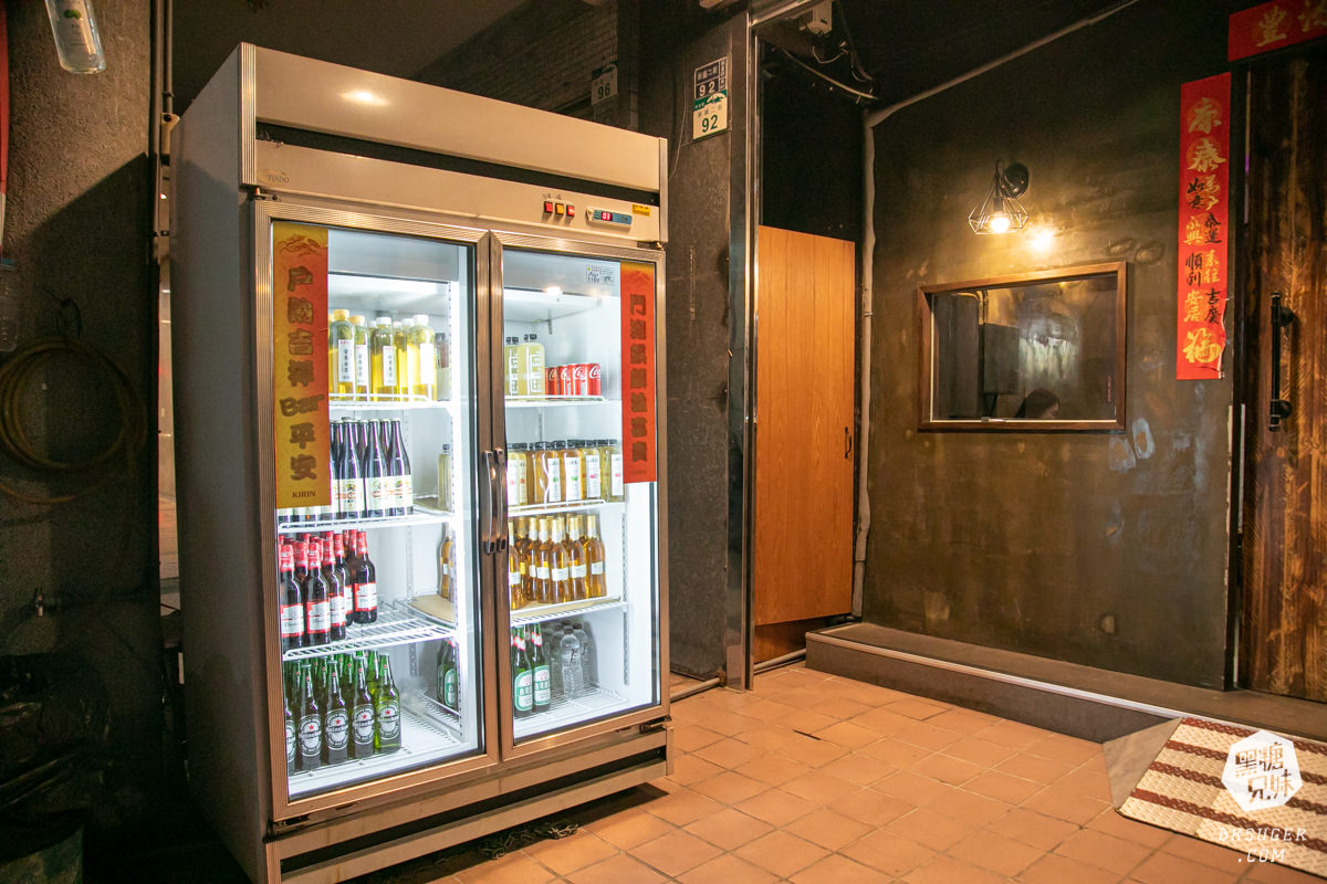 賣烤魚的-高雄宵夜2024必吃｜新菜色起士麻辣烤魚＋麻辣小龍蝦＆跳跳蛙｜夜晚聚會食尚玩家推薦