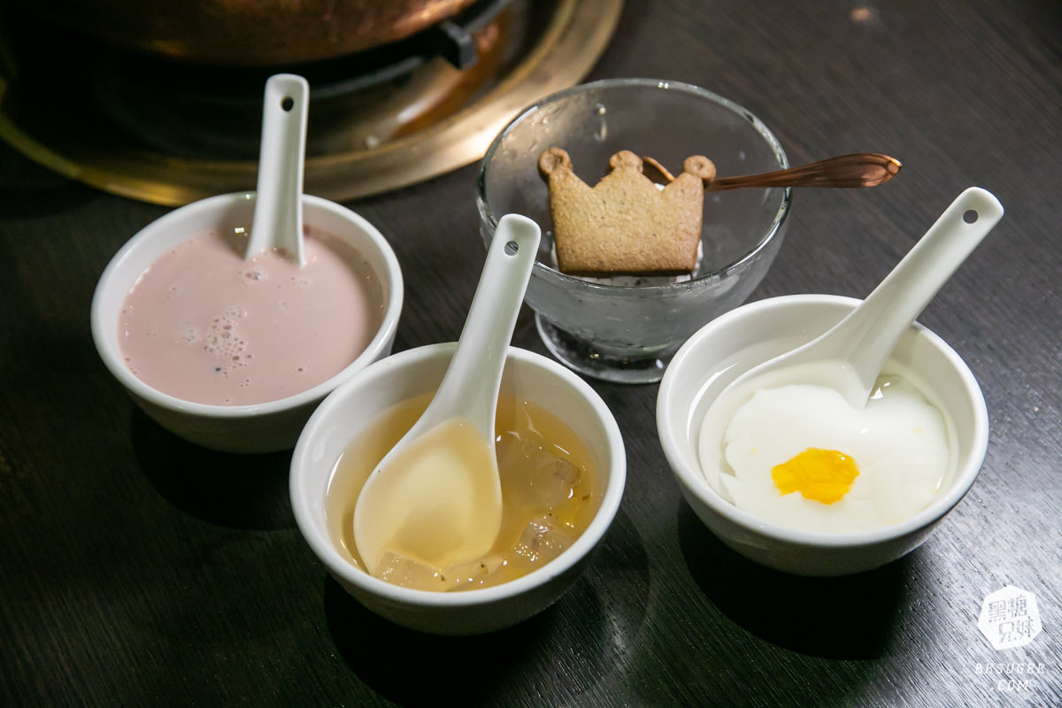 銅花精緻涮涮鍋-左營文奇店|低脂和牛2023新菜單上市-黃金稀飯不敗經典的低調奢華 - 第32張圖 銅花精緻涮涮鍋-左營文奇店|低脂和牛2023新菜單上市-黃金稀飯不敗經典的低調奢華