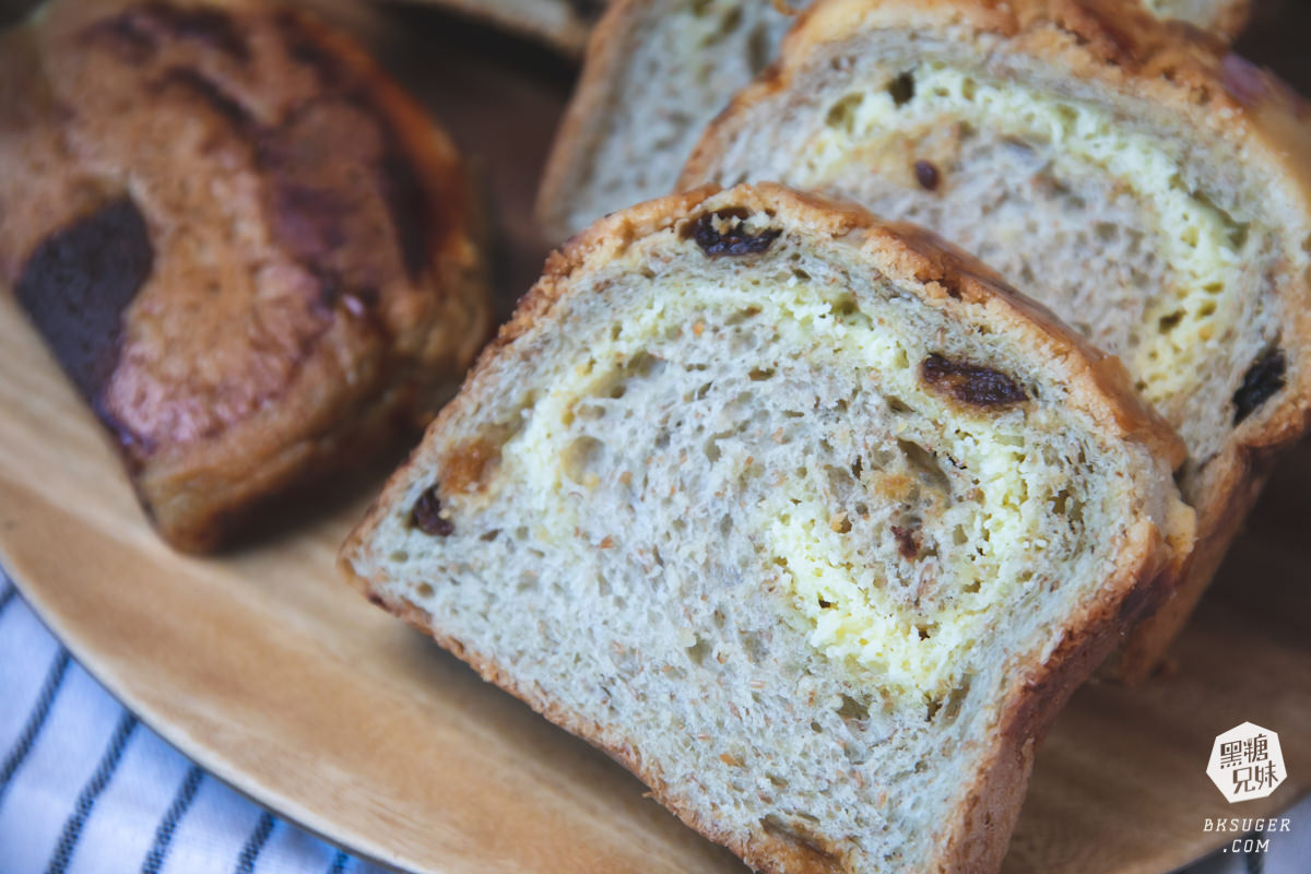 高雄雜糧麵包推薦|馬可先生麵包坊|減醣減脂主食替換健康營養超好吃麵包| - 第39張圖 細緻的內餡夾心