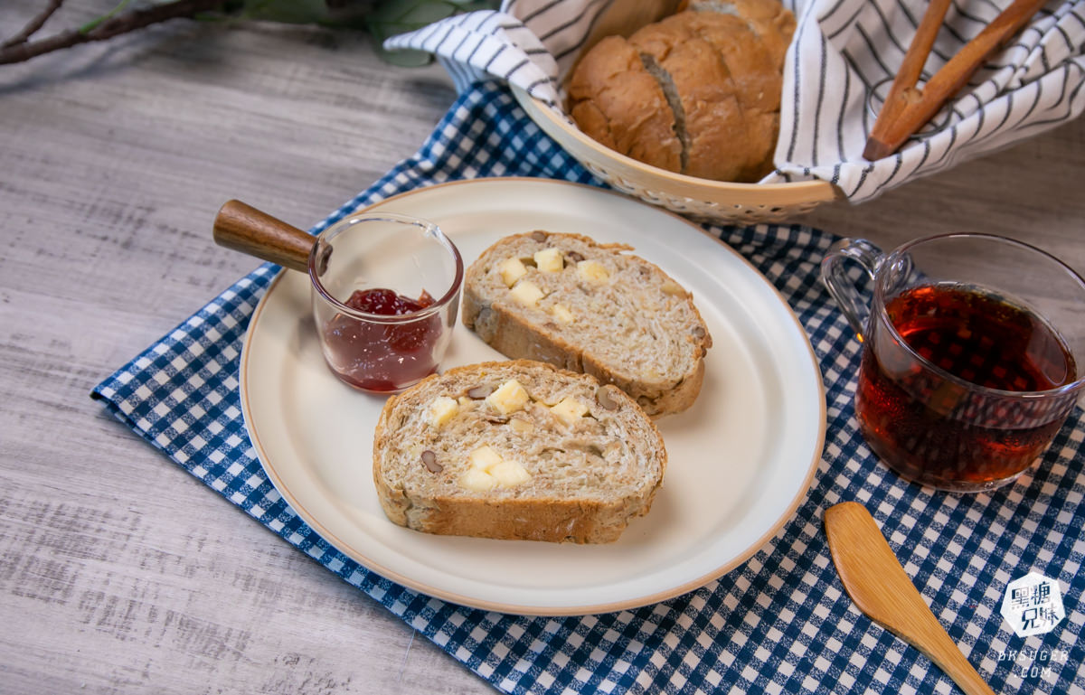 高雄雜糧麵包推薦|馬可先生麵包坊|減醣減脂主食替換健康營養超好吃麵包| - 第19張圖 早餐路線時隨你搭配,一點都不突兀。