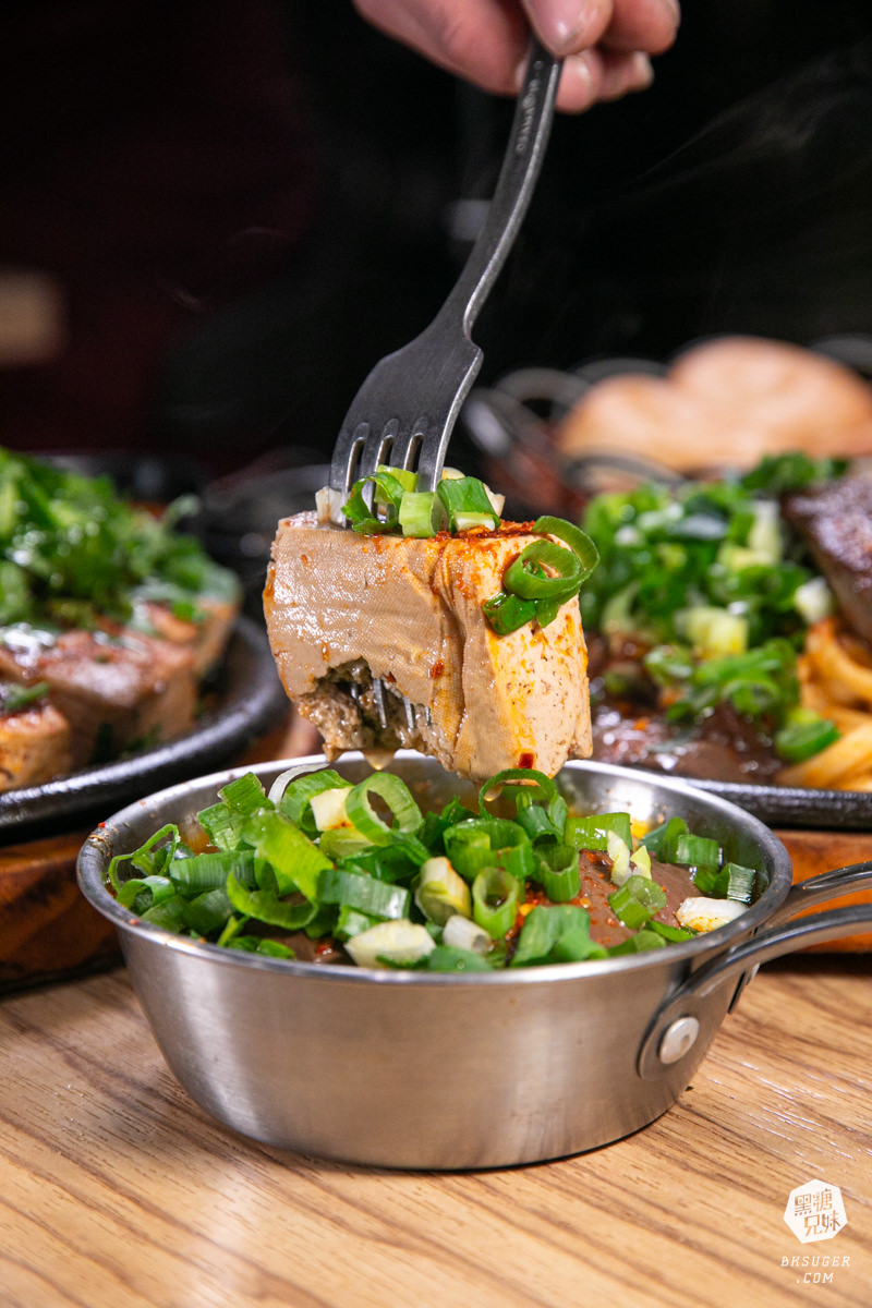 大港參貳牛排｜鹽埕區駁二超夯平價牛排店！台式口味多元的搭配變化、濃湯飲料醬料自己來！